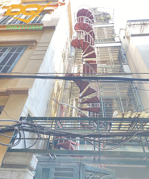 Mẫu cầu thang xoắn ốc lắp ghép bằng sắt công trình Thái Thịnh Hà Nội