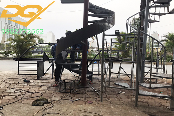 Cty dqv là đơn vị chuyên gia công lắp ghép các laoij cầu thang xoắn ốc đẹp giá rẻ tại tp Hà Nội